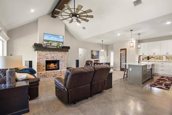 1445 Lakeside Drive, Bluff Dale, TX 76433