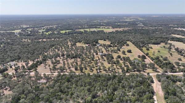213 Joe Cole Lane, Smithville, TX 78957