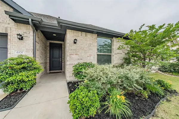 601 Bethpage Drive, Red Oak, TX 75154
