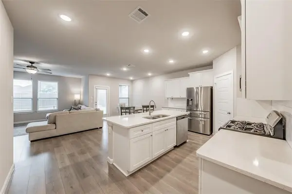 601 Bethpage Drive, Red Oak, TX 75154
