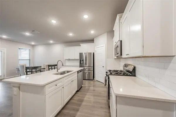 601 Bethpage Drive, Red Oak, TX 75154