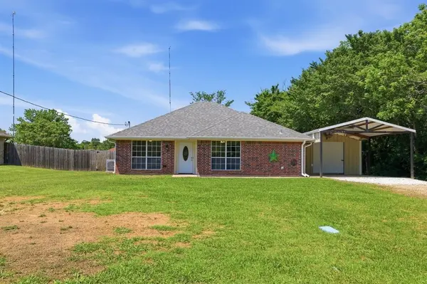 1974 County Road 33900, Powderly, TX 75473
