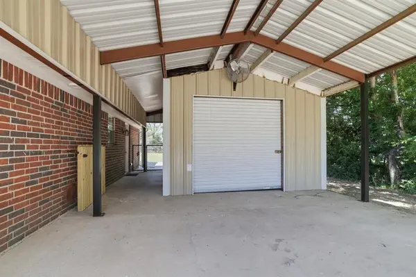 1974 County Road 33900, Powderly, TX 75473