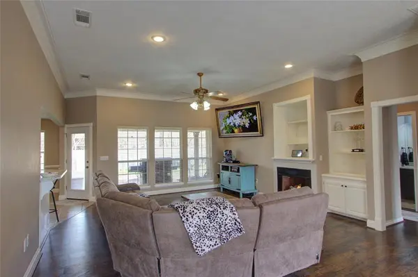 122 Corley Circle, Wake Village, TX 75501