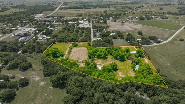 1105 Indian Creek Drive, Comanche, TX 76442
