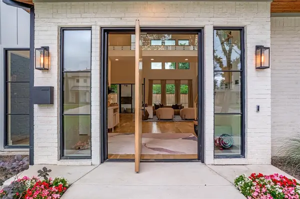 9885 Mixon Drive, Dallas, TX 75220