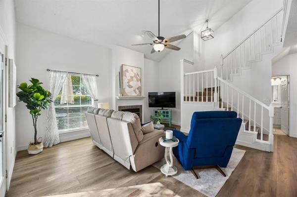 217 Cimarron Trail #5, Irving, TX 75063