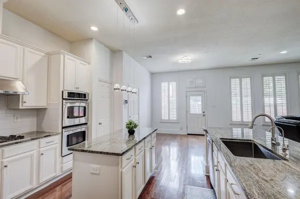 9718 Wolf Creek Drive, Irving, TX 75063