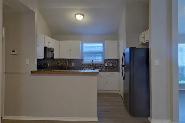 10525 Flamewood Drive, Fort Worth, TX 76140