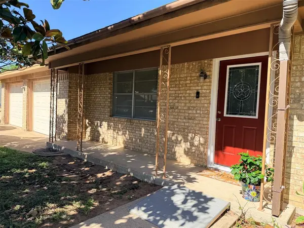 307 N Victor Street, Comanche, TX 76442