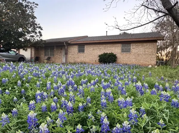 307 N Victor Street, Comanche, TX 76442
