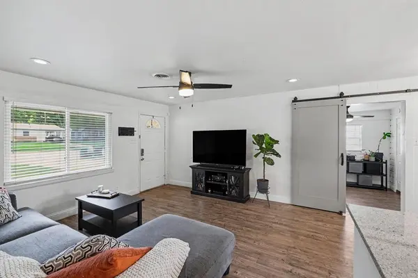 411 E Tucker Boulevard, Arlington, TX 76010