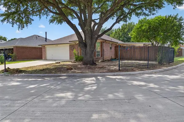 3103 Morning Meadow Lane, Grand Prairie, TX 75052