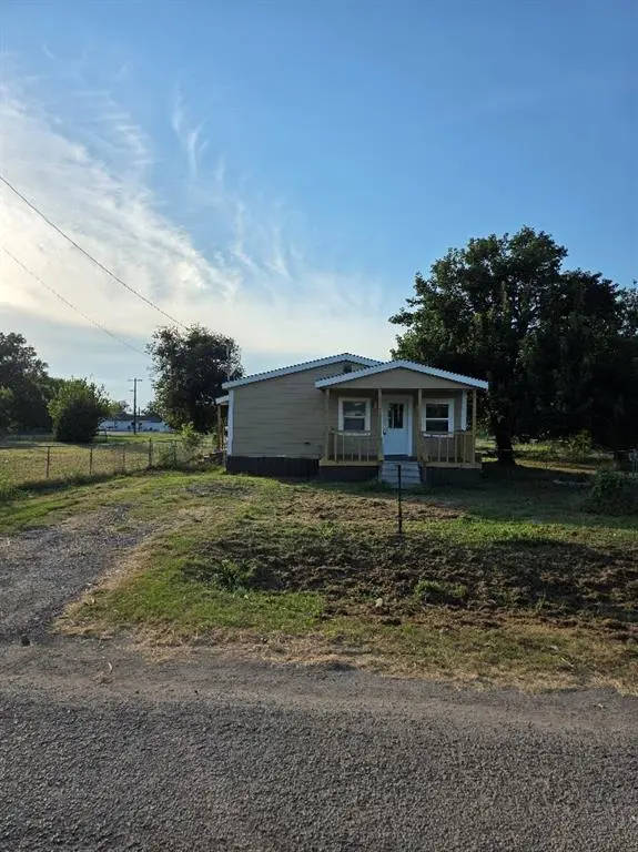 916 West Avenue B, Rosebud, TX 76570
