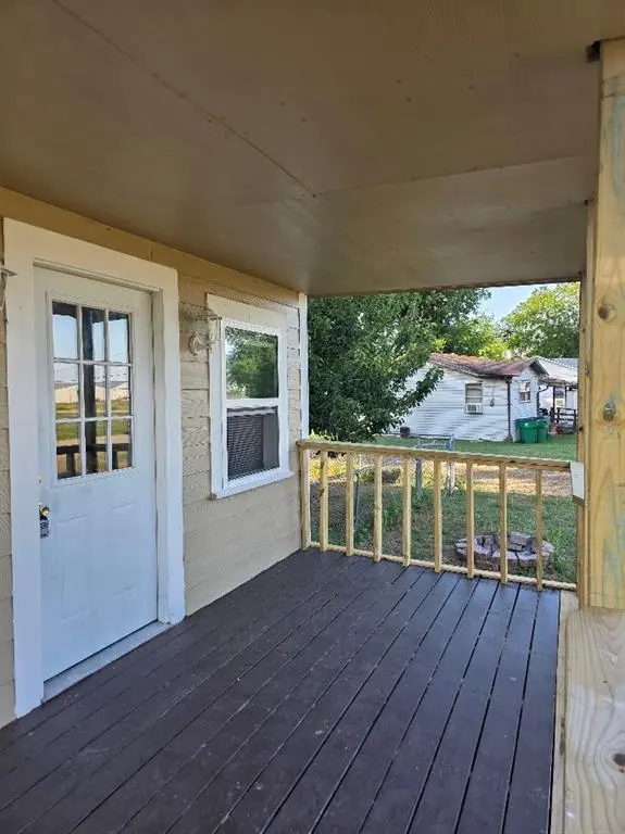 916 West Avenue B, Rosebud, TX 76570