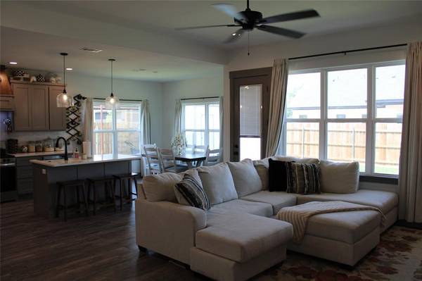 9221 Parkview, Tolar, TX 76476