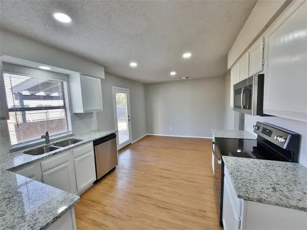 2646 Winslow Drive, Grand Prairie, TX 75052