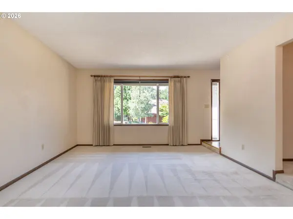 209 NORTH RIVER DR, Roseburg, OR 97470