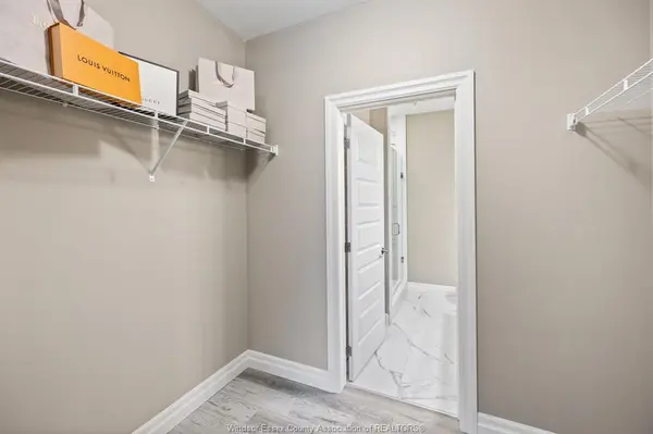 11870 TECUMSEH Road East #303, Tecumseh, ON N8N 0J5