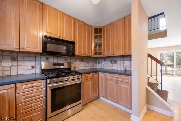 7 Lake Ct, Raritan Twp., NJ 08822