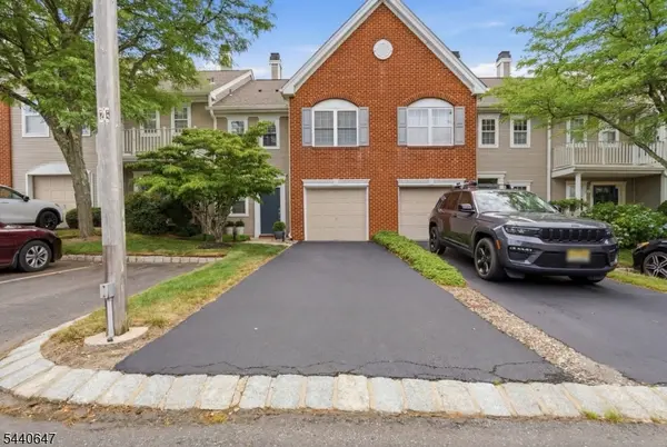 28 Dutch Ct, Holmdel Twp., NJ 07733