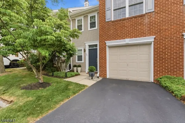 28 Dutch Ct, Holmdel Twp., NJ 07733