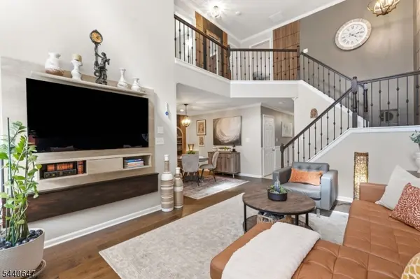 28 Dutch Ct, Holmdel Twp., NJ 07733