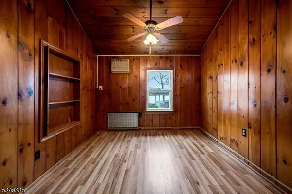 78 Ithanell Rd, Hopatcong Boro, NJ 07843