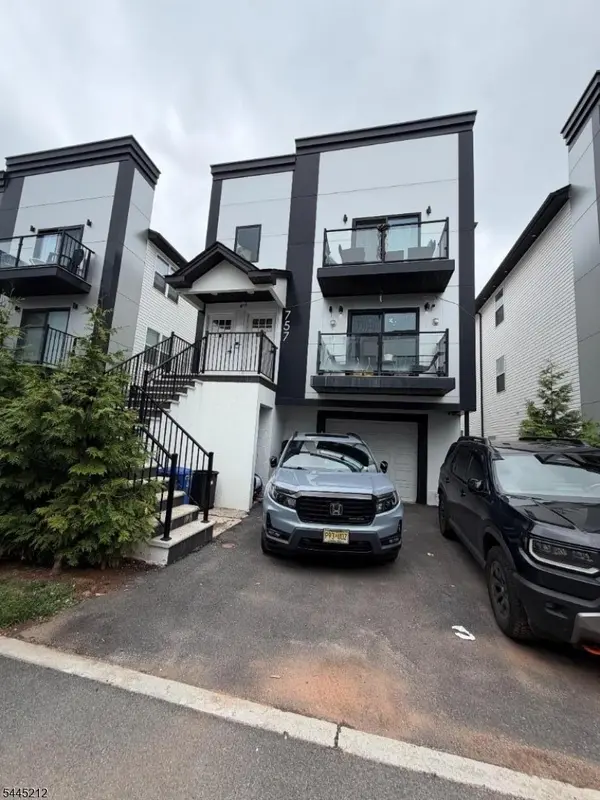 757 Seaport Dr, Elizabeth City, NJ 07201
