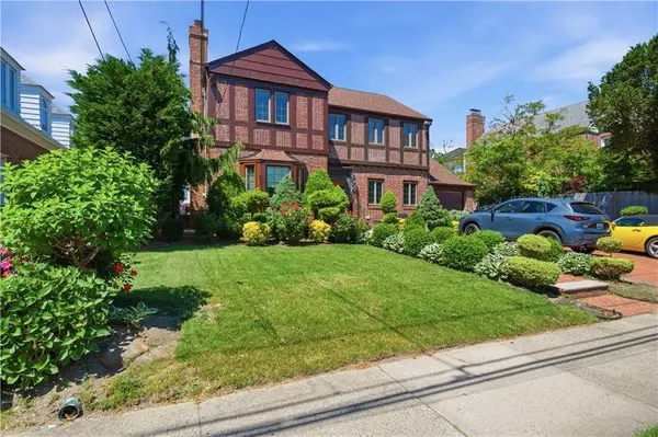 187 Beach 136th ST, Rockaway Park, NY 11694