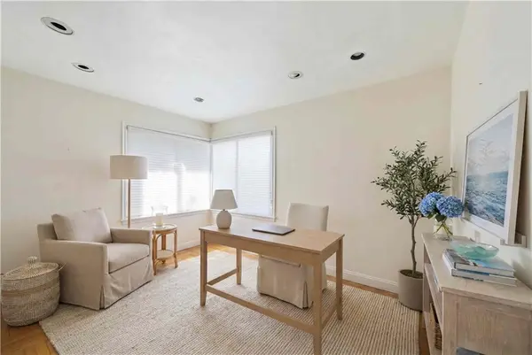 187 Beach 136th ST, Rockaway Park, NY 11694