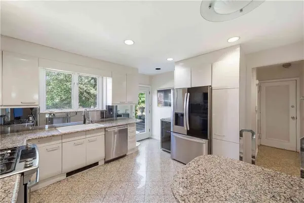 187 Beach 136th ST, Rockaway Park, NY 11694