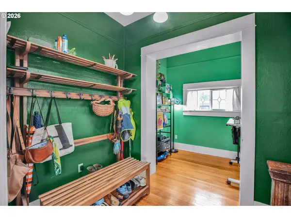 318 S Ivy ST, Canby, OR 97013