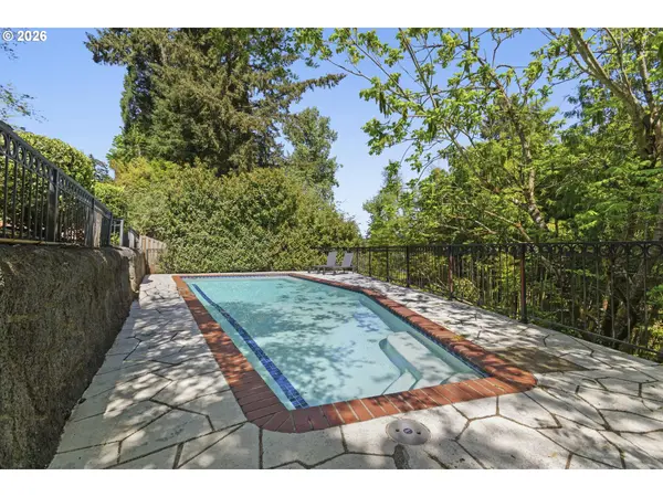 18370 RIVER EDGE LN, Lake Oswego, OR 97034
