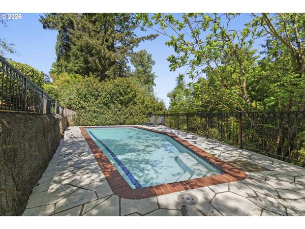 18370 RIVER EDGE LN, Lake Oswego, OR 97034