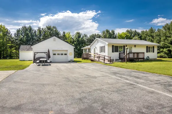 1836 Hanmer RD, Benzonia Twp, MI 49616