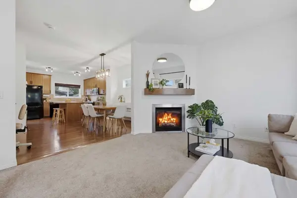 35 Covecreek PL NE, Calgary, AB T3K 0L3