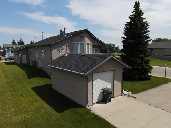 328 Parkview EST, Strathmore, AB T1P1K8