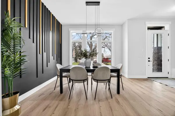 107 Hartford RD NW, Calgary, AB T2K 2A7