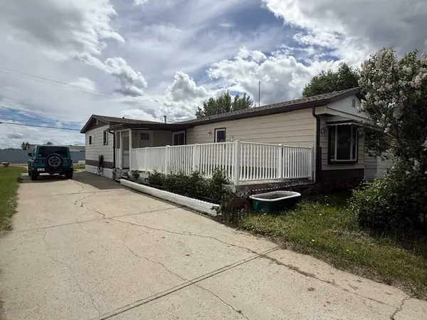 403 1 AVE W, Hanna, AB T0J 1P0