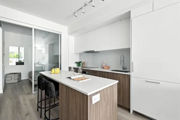 863 St Clair AVE W #310, Toronto C02, ON M6C 1C4