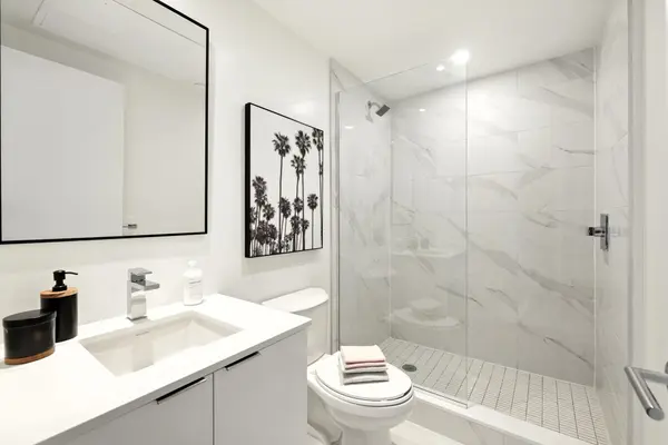 863 St Clair AVE W #301, Toronto C02, ON M6C 1C4