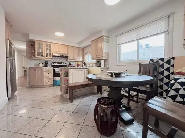 Main 983 Old Cummer AVE, Toronto C15, ON M2H 1W5