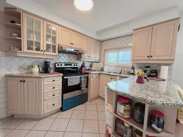 Main 983 Old Cummer AVE, Toronto C15, ON M2H 1W5