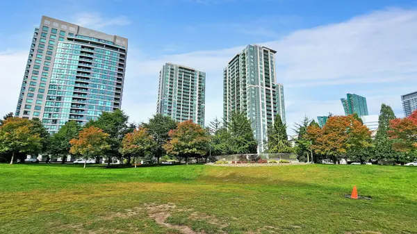 18 Harrison Garden #1002, Toronto C14, ON M2N 7J7