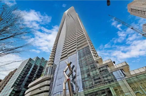 1 Bloor ST E #6407, Toronto C08, ON M4W 1A9