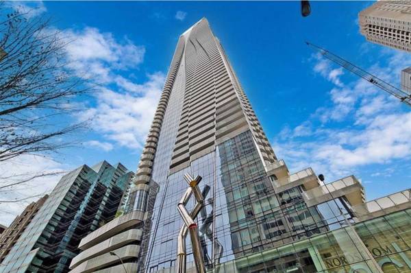 1 Bloor ST E #6407, Toronto C08, ON M4W 1A9