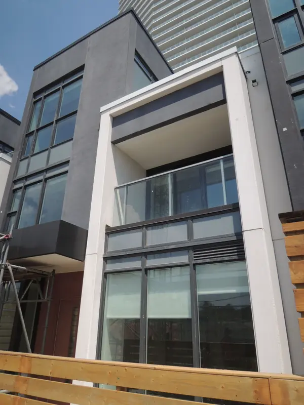 113 McMahon DR #TH16, Toronto C15, ON M2K 0E3