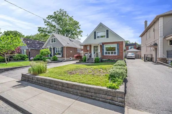 102 Binswood AVE, Toronto E03, ON M4C 3N9