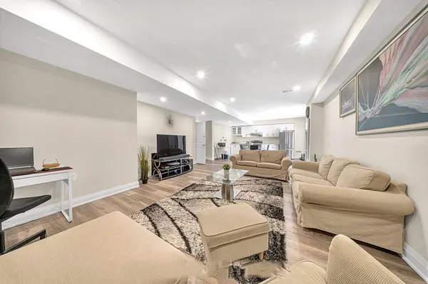 736 Hillview CRES #Basement, Pickering, ON L1W 2S1